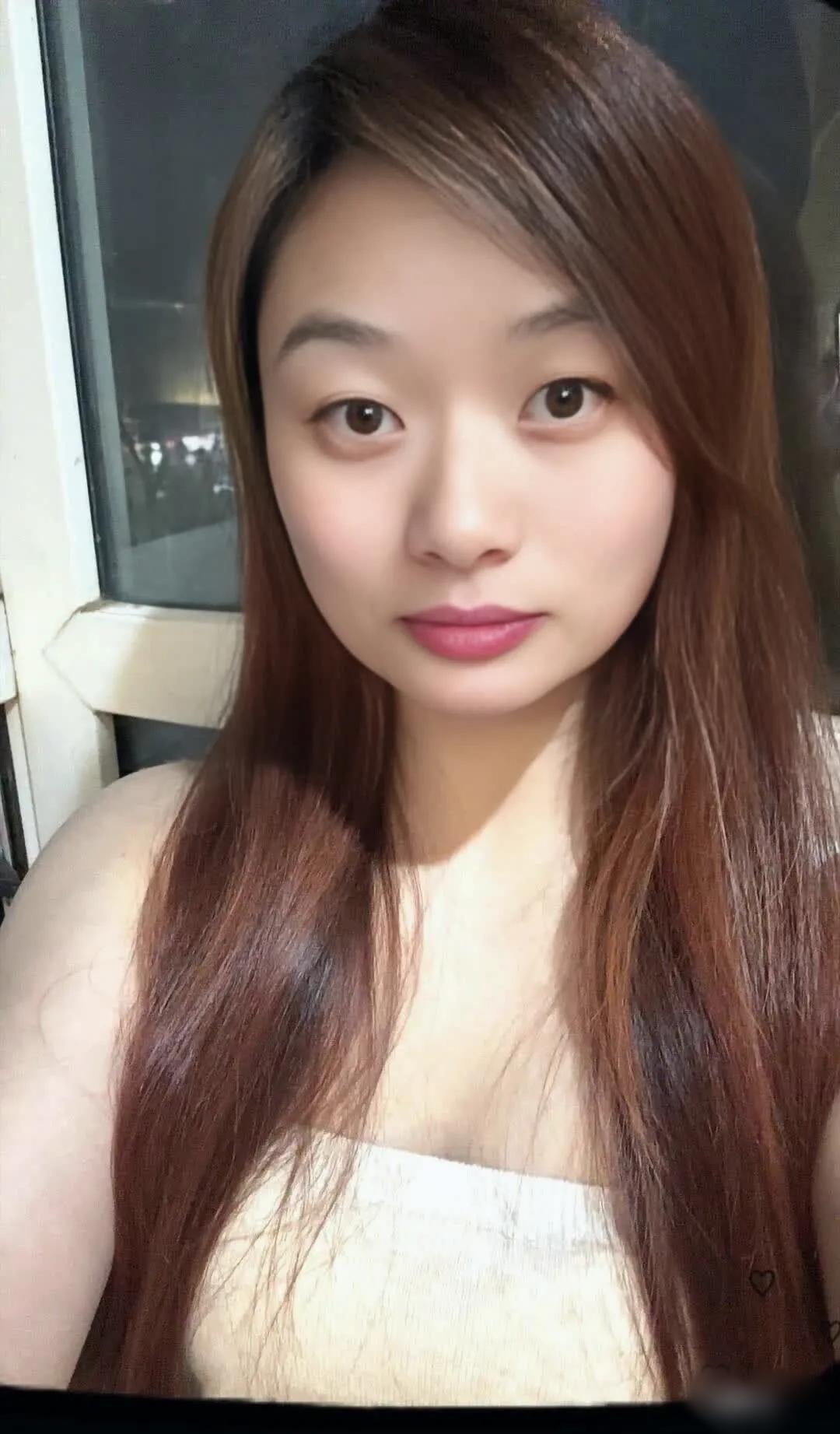 脸和身材你更喜欢哪一个？走出来的身材 比的就是身材