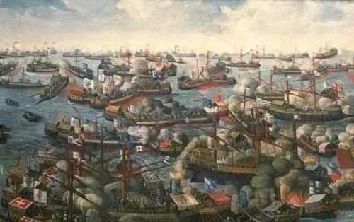 1571年，土耳其入侵欧洲，双方在勒班陀交火。激战中，联合舰队火枪手发射的一颗弹