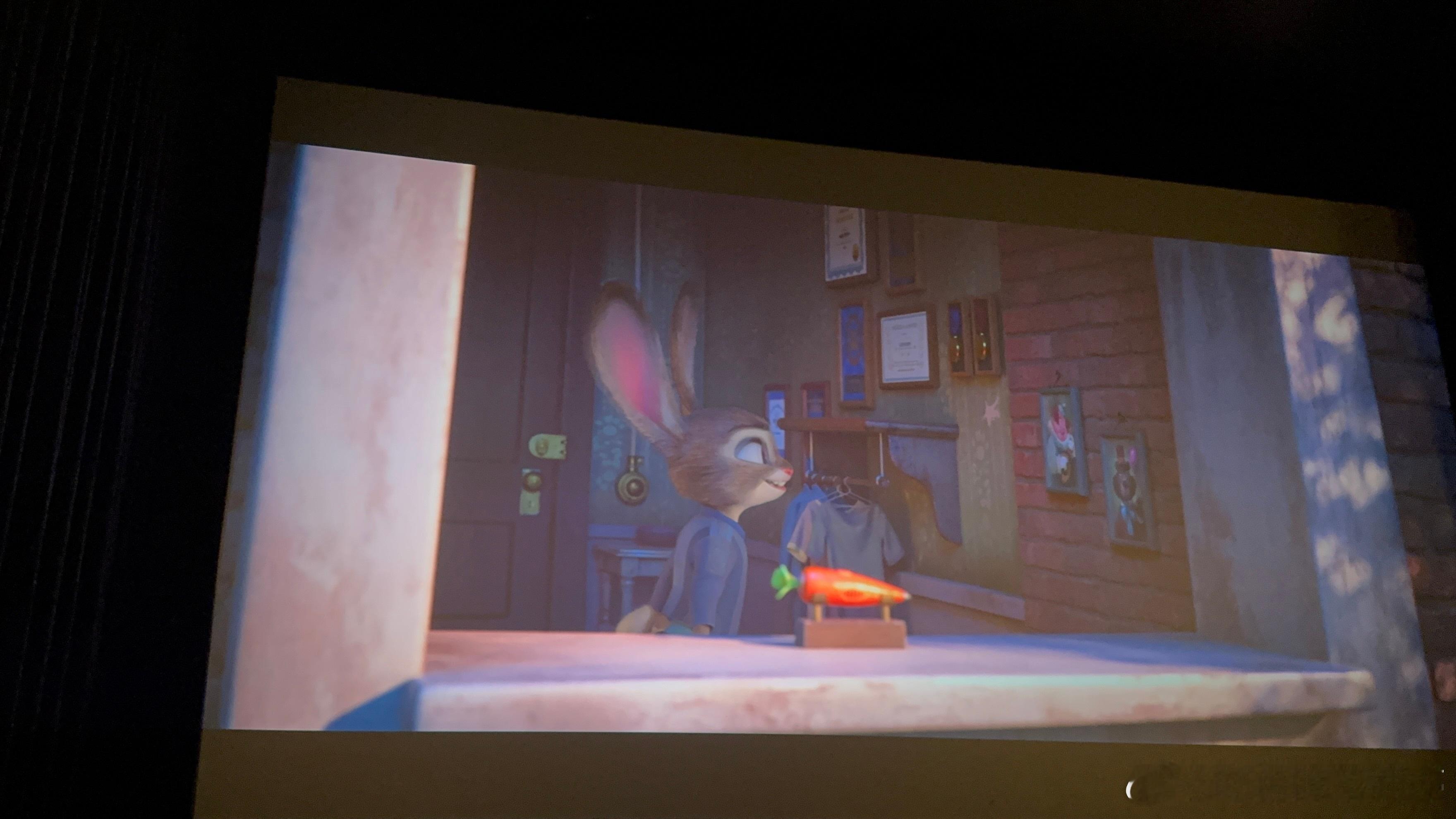 疯狂动物城2刚上映就去看了，一半多的人等到最后，果然有彩蛋！zootopia1几