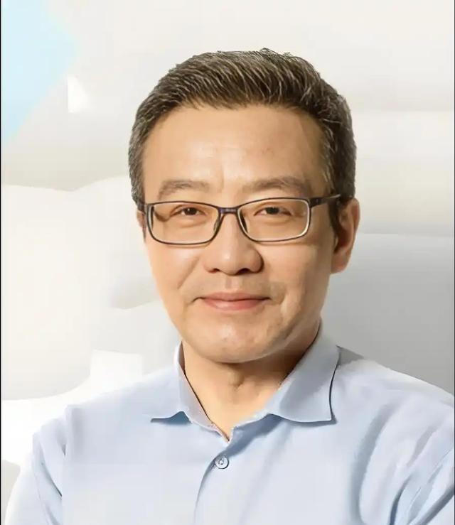 复旦大学 王德峰教授曾再次语出惊人：“我母亲生前很节俭，你扔她东西她就发火。她走