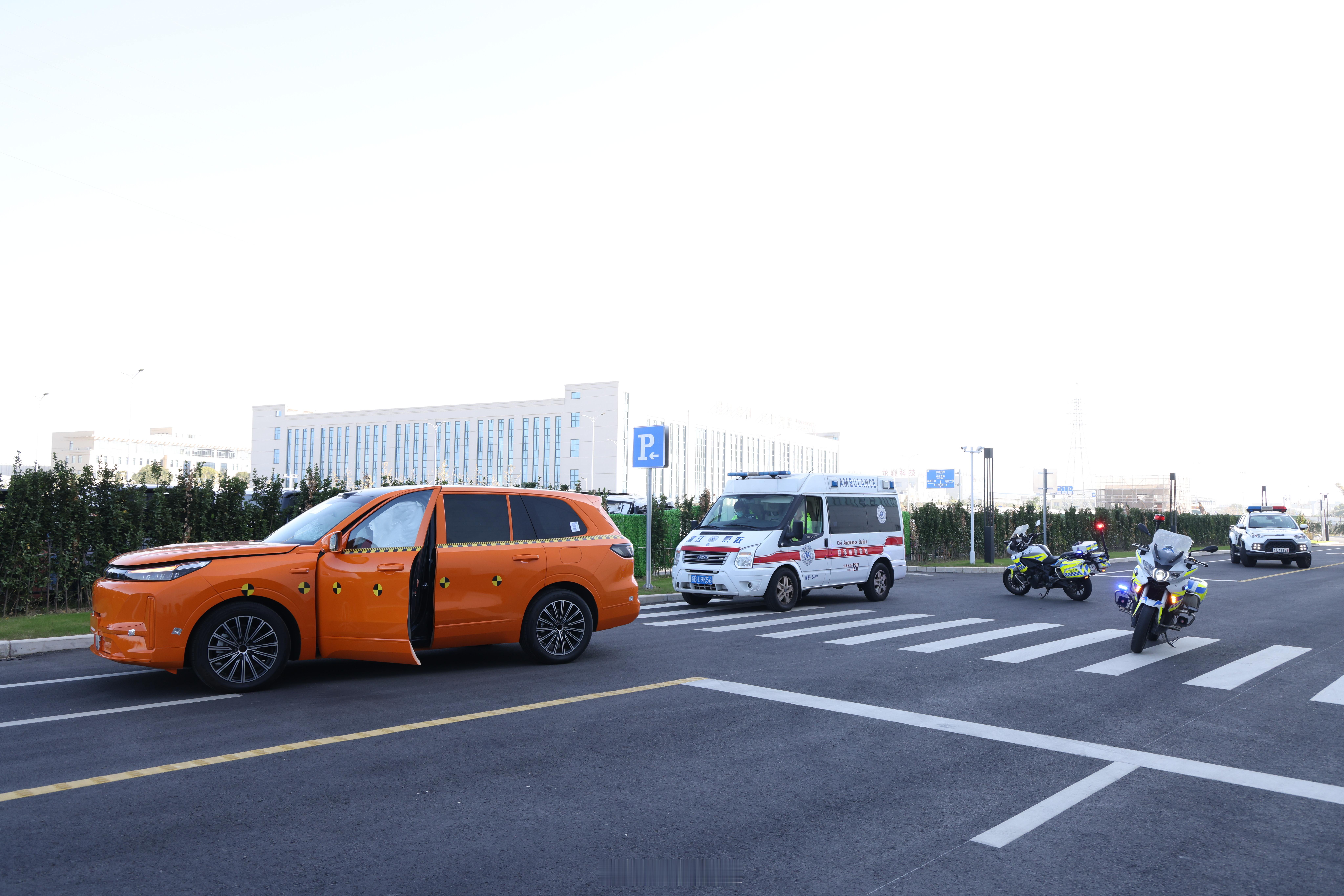 行业首家！吉利成功开展车警医联动救援技术试验11月26日，吉利汽车成功完成行业首