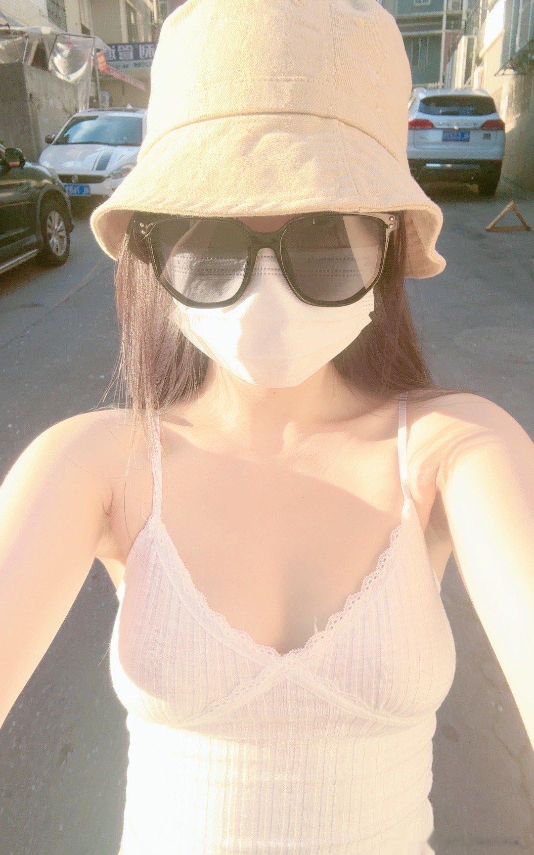 下午阳光好棒 板烧鸡腿堡超级好吃最近常吃[爱你] ​​​