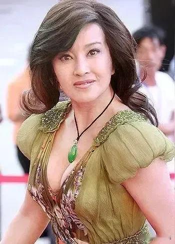 你们喜欢刘晓庆吗她的知名度很高，很多人都知道她。