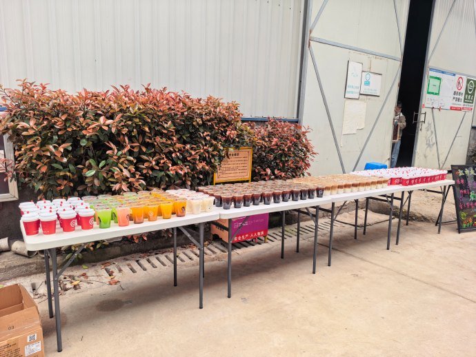 杨幂江山大同请客杨幂江山大同剧组请客 杨幂江山大同剧组请客，人美心善~期待新角色