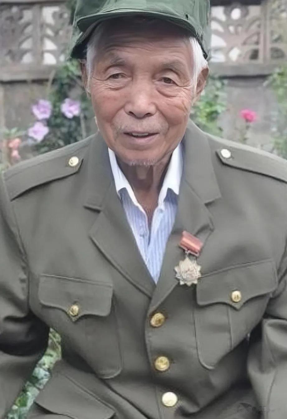 1979年越南战争中，战士黄干宗被一闷棍击晕在地，等他醒来已被五花大绑，两名越南