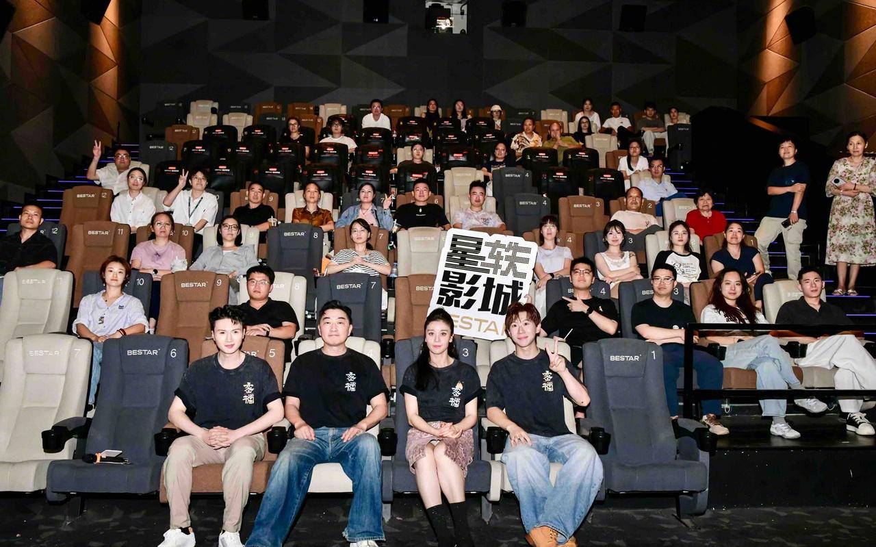 9月1日，正在全国热映的电影《密档》主创见面会在宁波多家影院举行。

电影《密档