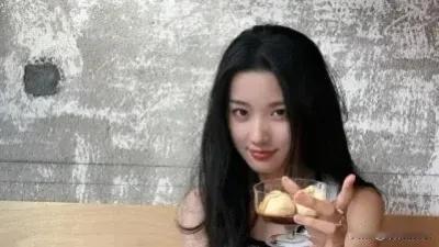 近期网络上的关于卢昱晓的流言蜚语可谓是铺天盖地，从立场问题、家庭琐事到资源争夺，