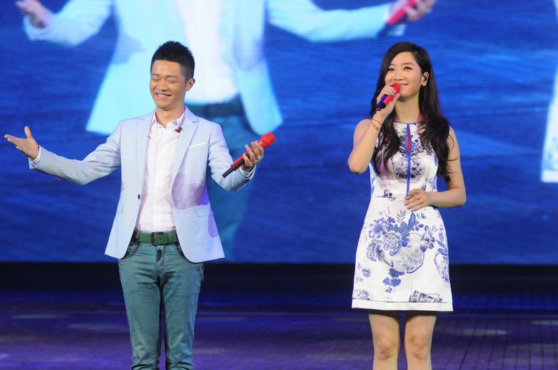 凤凰传奇一开口就是国泰民安，这话一点不假！每次听他们唱歌，都感觉浑身充满力量。像