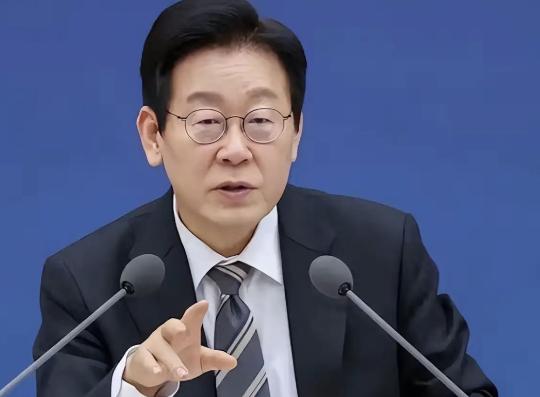 李在明不得了！他前天刚提出构建首尔—平壤—北京高铁构想。今天，韩联社又发文报道：