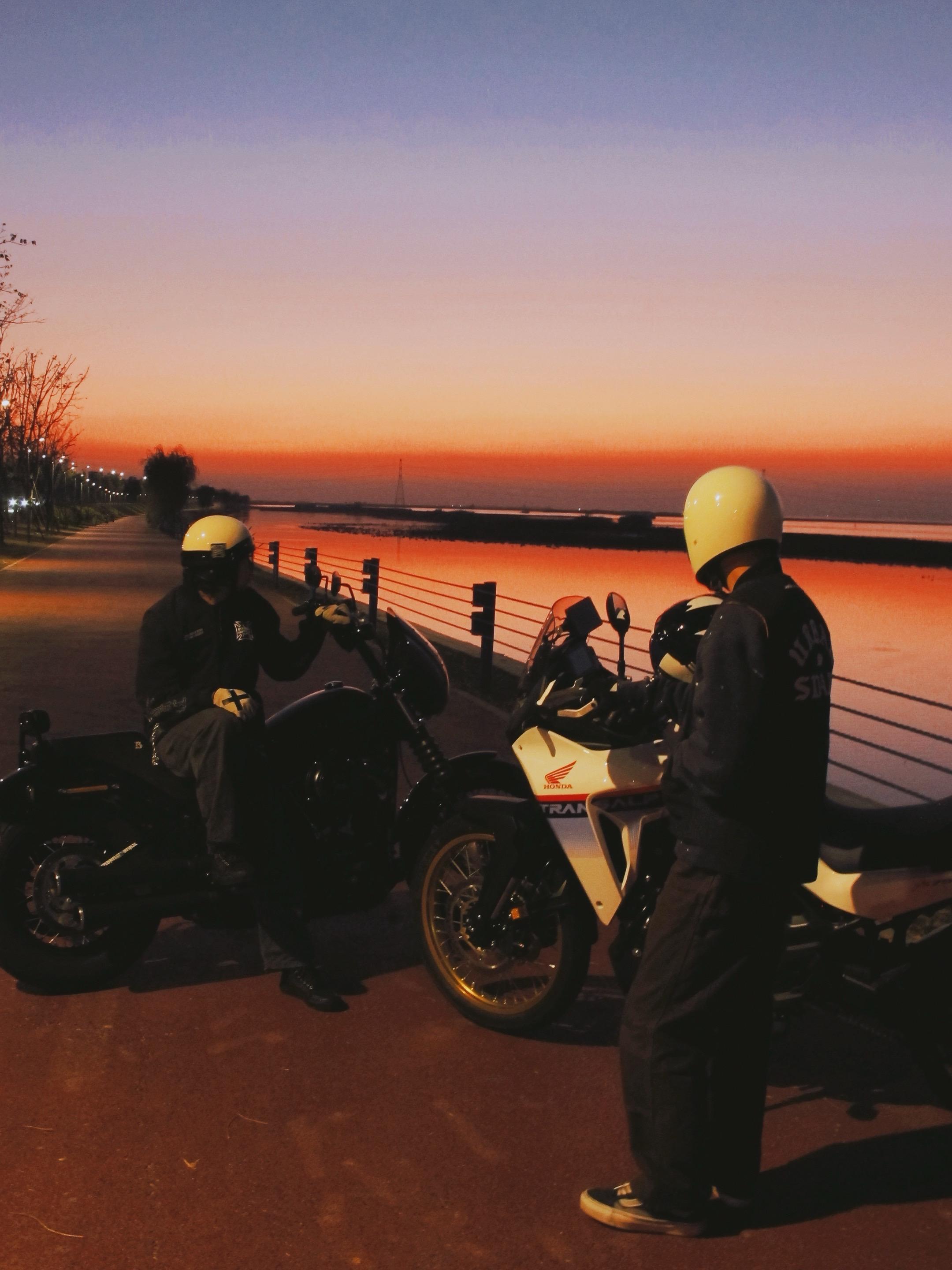 我有两个朋友。在没有摩托车之前，他们素未相识。在“城市蜗牛大家庭”里我...