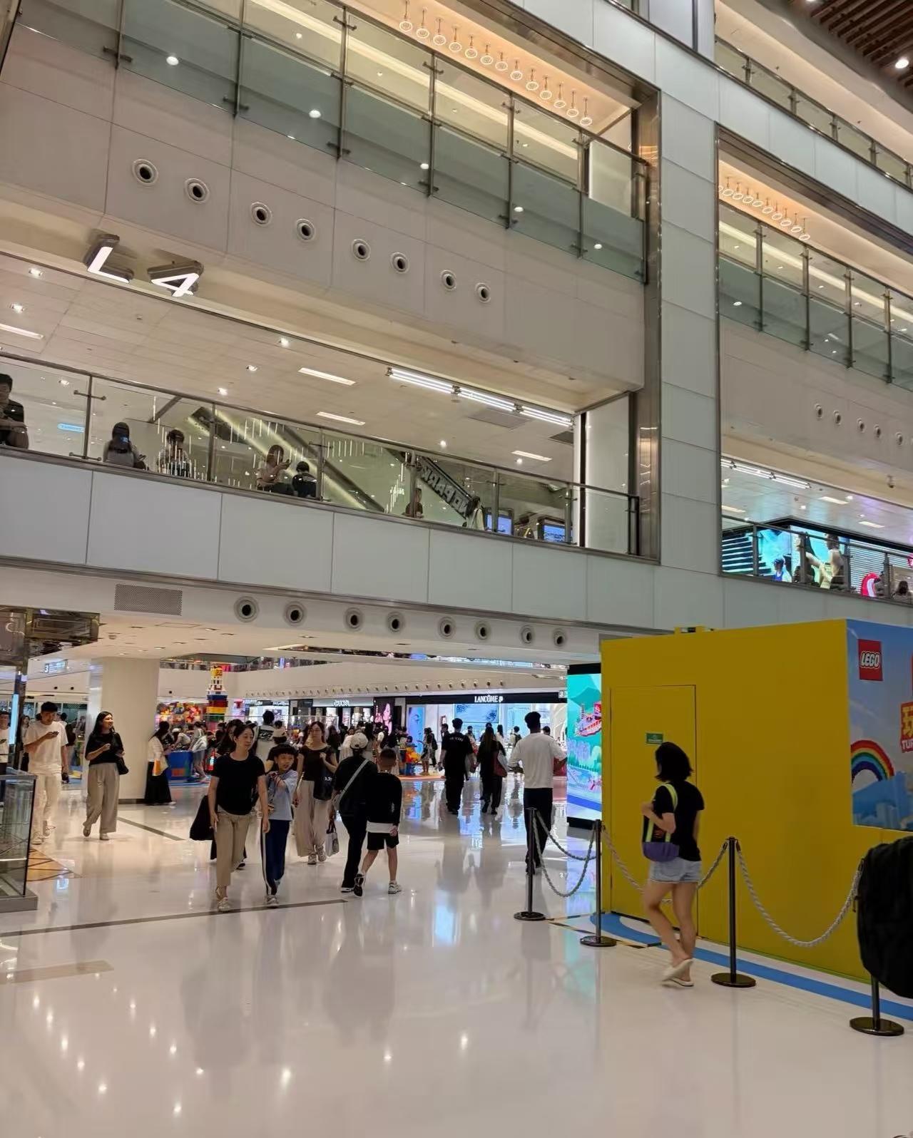 🇭🇰i人逛香港商场真的会窒息
谁懂i人逛香港大商场的痛😭
一进门乌泱泱全是