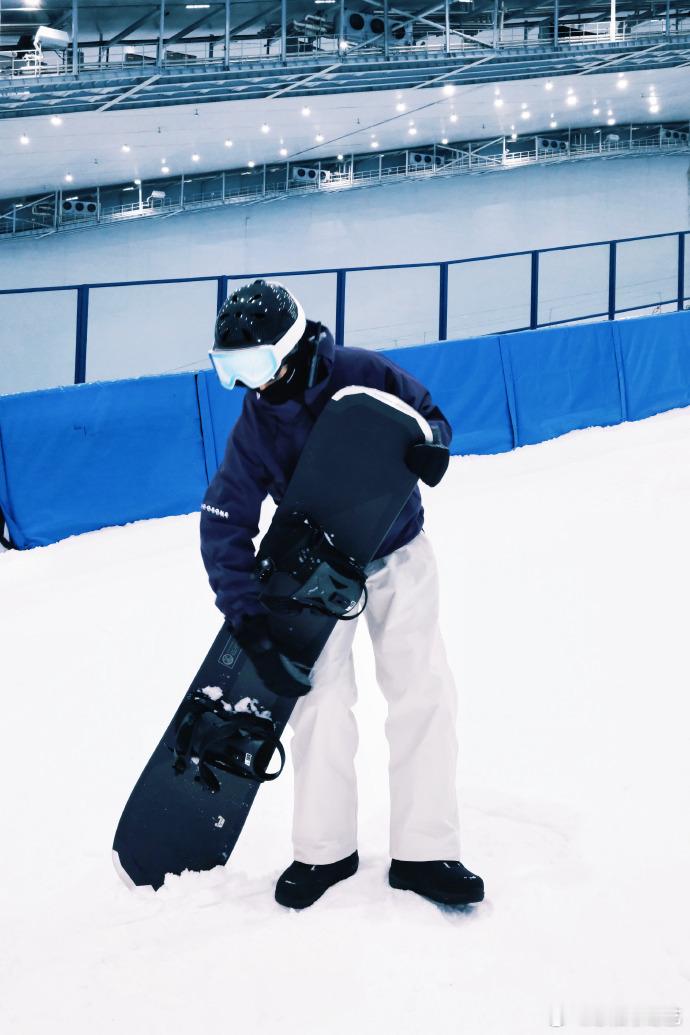 王星越滑雪也出片王星越滑雪也出片，真的是帅的不知天地为何物了呀，看到他滑雪这么帅