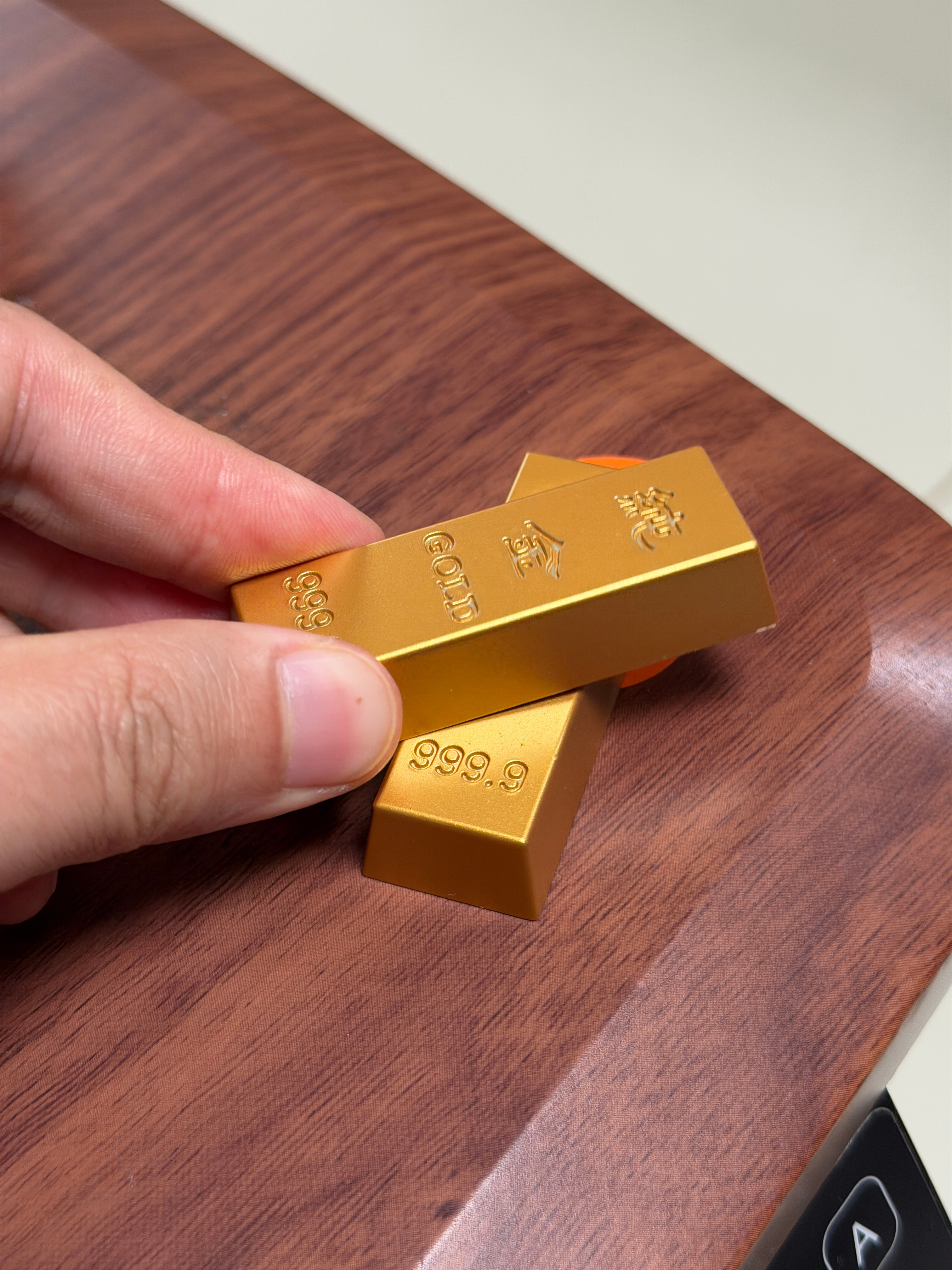 这样两块小金砖你们猜猜值多少钱