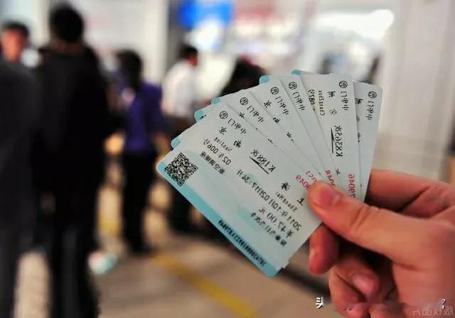 【股民开始疯狂消费！股市暴涨致票奇缺、酒店奇缺、据说连TT都疯抢】

蜗牛君一直