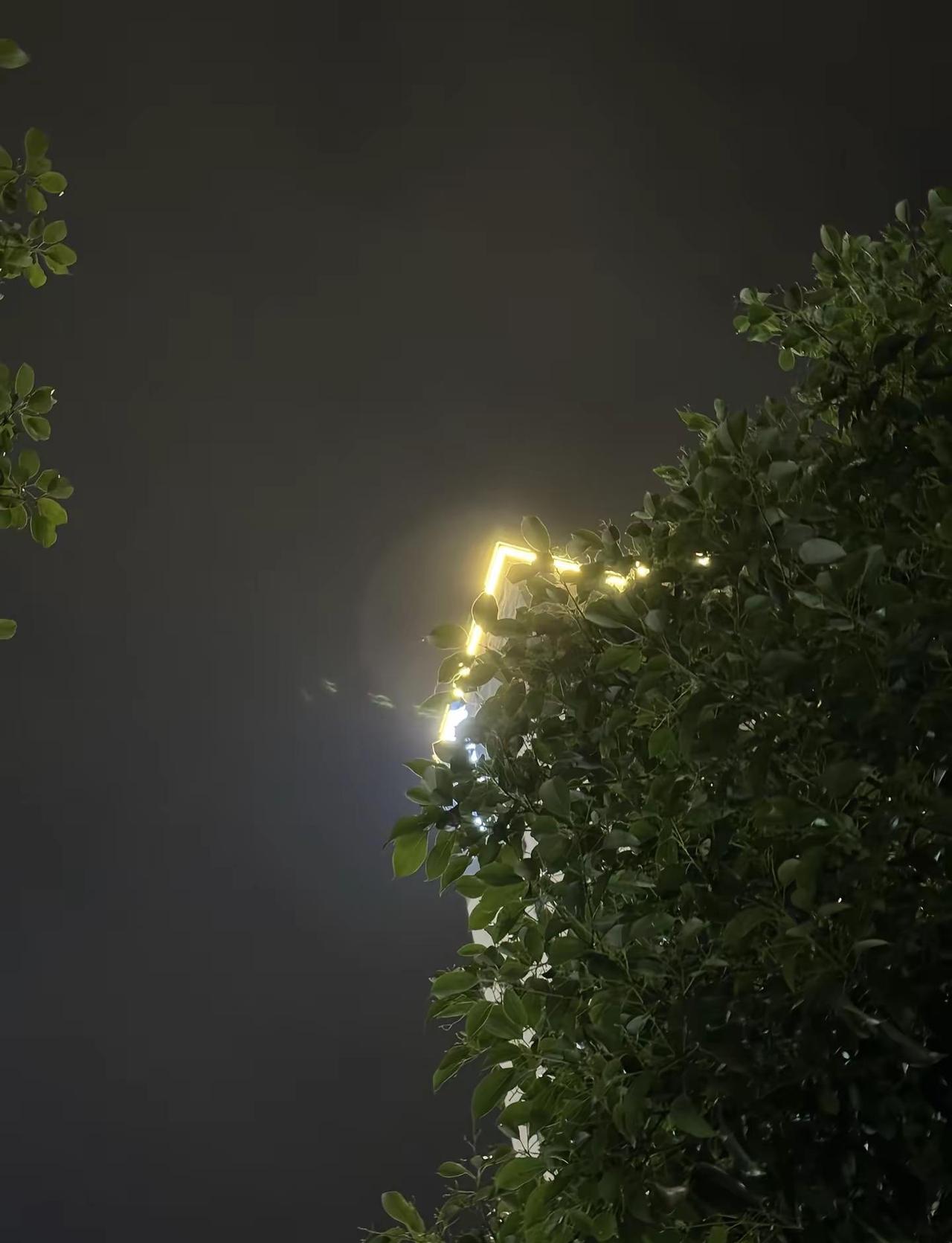 我在家带娃，你在外挣钱，娃越来越大，你挣的钱成了你的私有财产。你想给的时候给两块