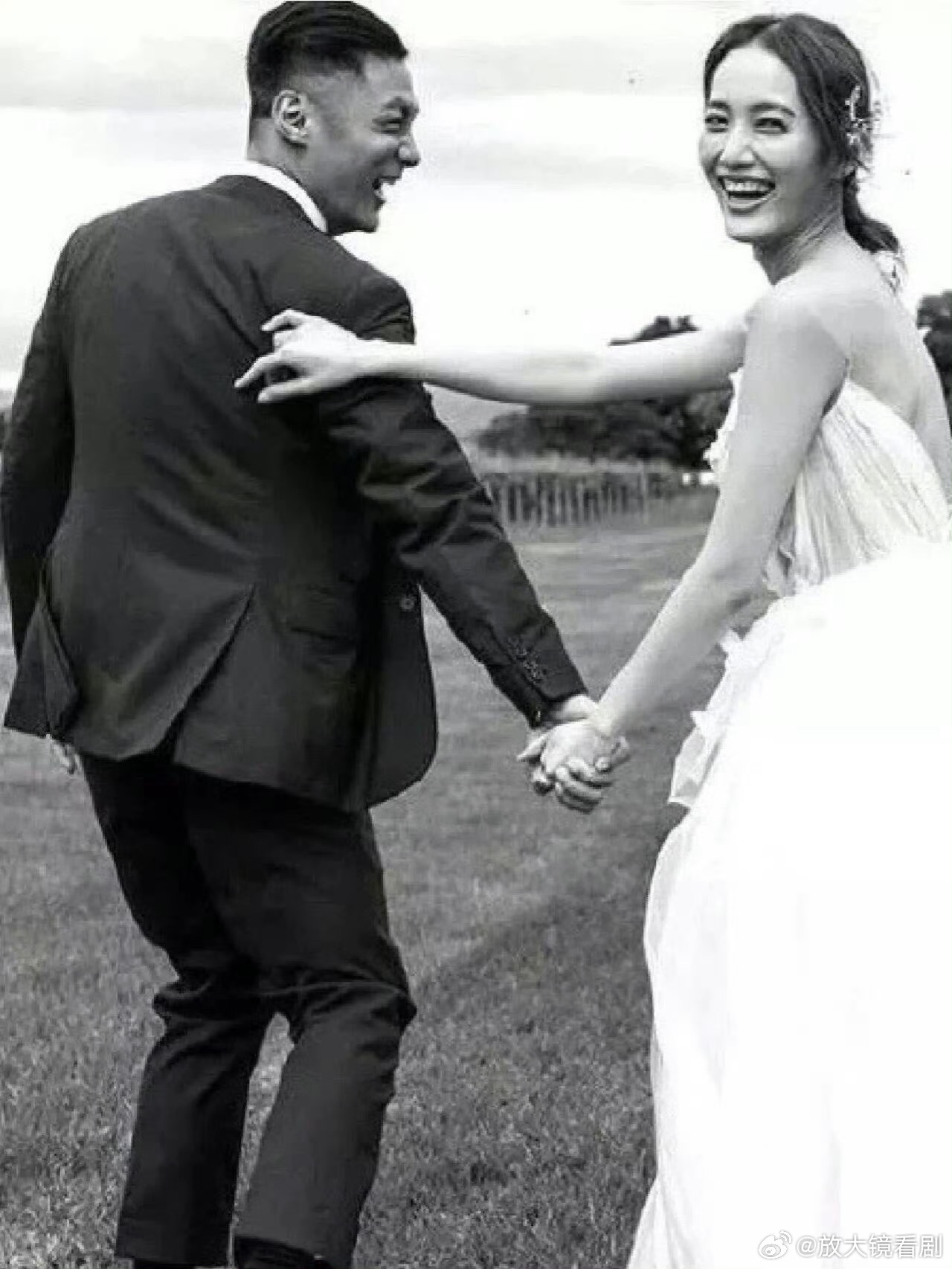 余文乐结婚9年育有一儿一女余文乐与王棠云9年婚姻余文乐发文离婚，结束九年婚姻余文