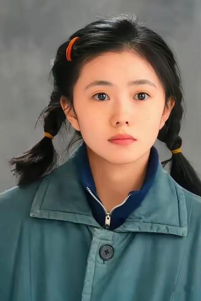 小时候的刘浩存就长得眉清目秀，很灵动的一个小姑娘。