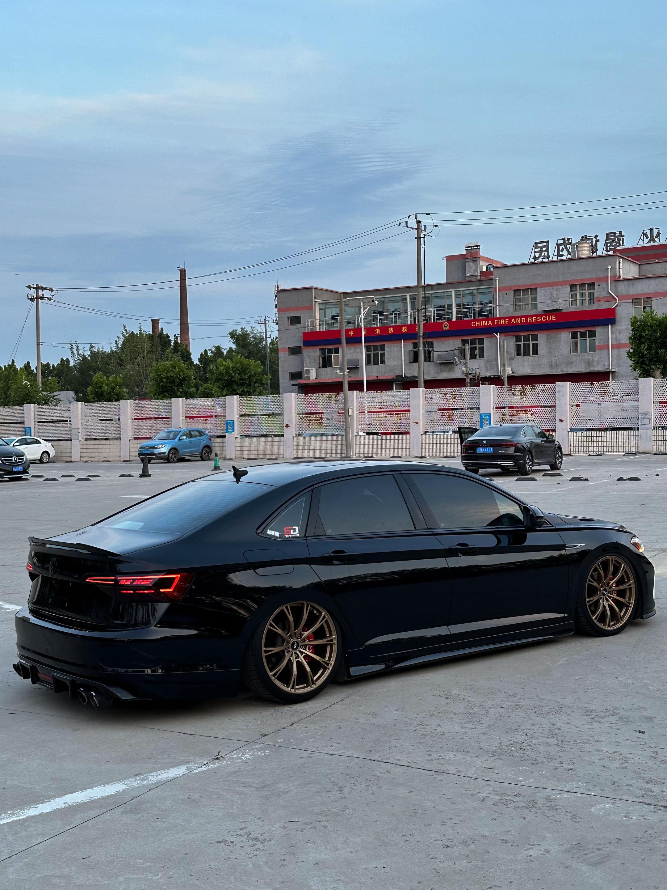 你天生与众不同 注定不会淹没人潮之中。