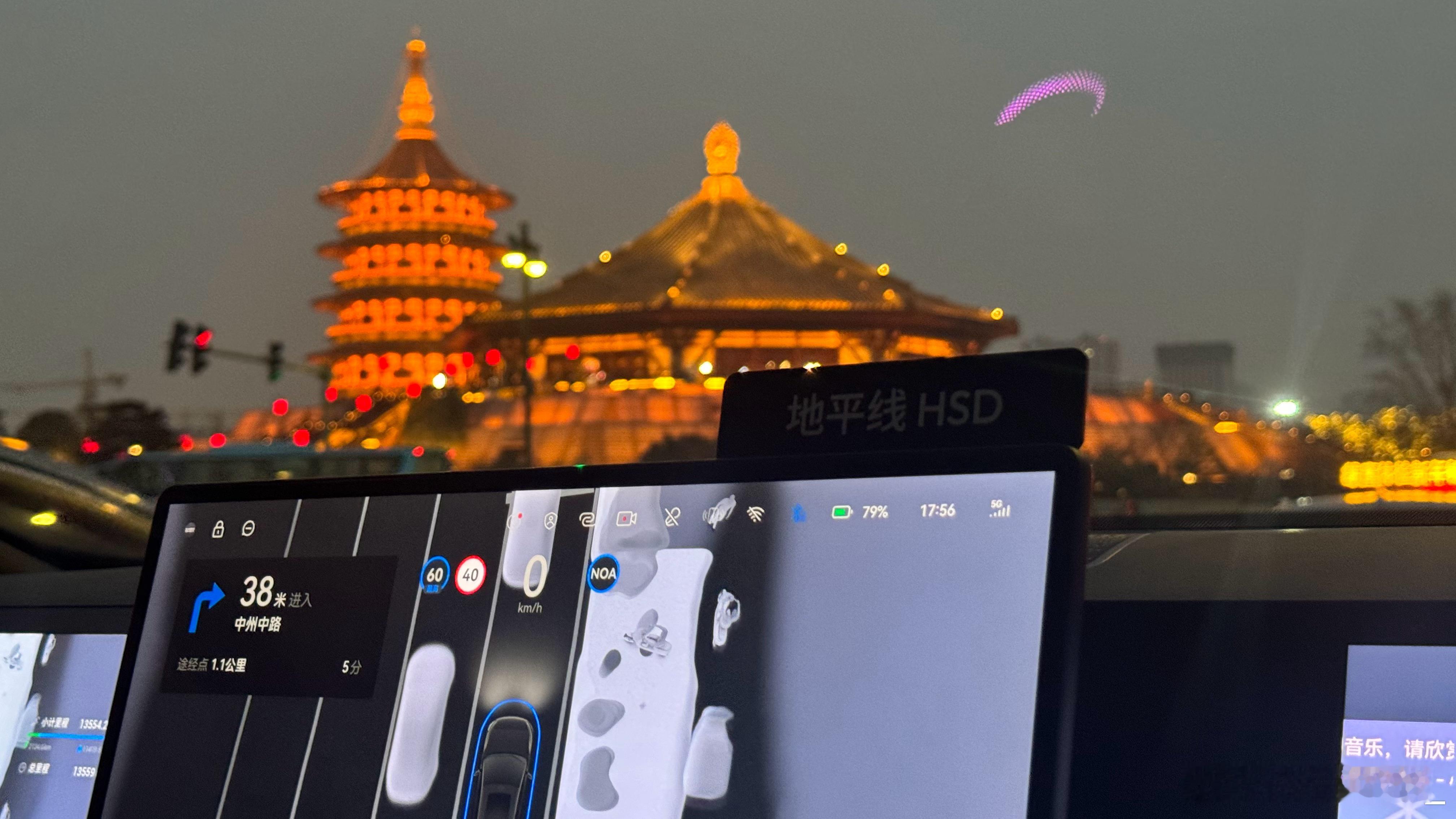 洛阳的白天：古都🌃洛阳的夜晚：神都🎆夜色给它披上了隋唐的衣裳，不知道明天下雪