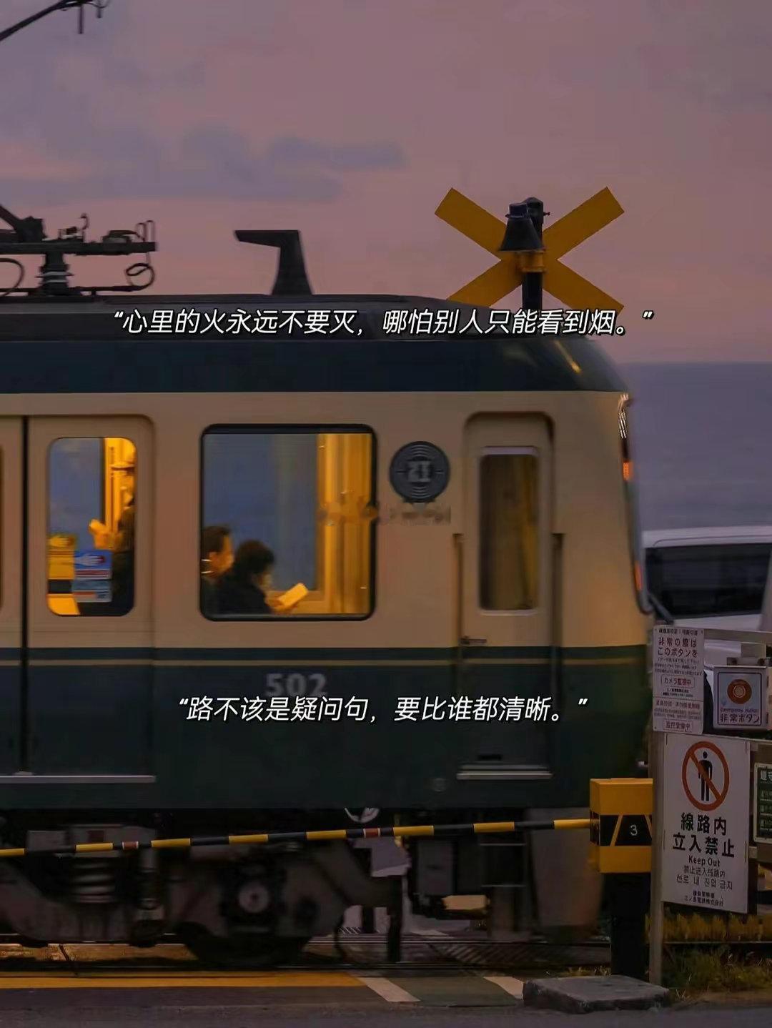 水瓶座的女生很神奇，你很难猜得到她们究竟在想什么，所以即便你们在一起很久，水瓶女
