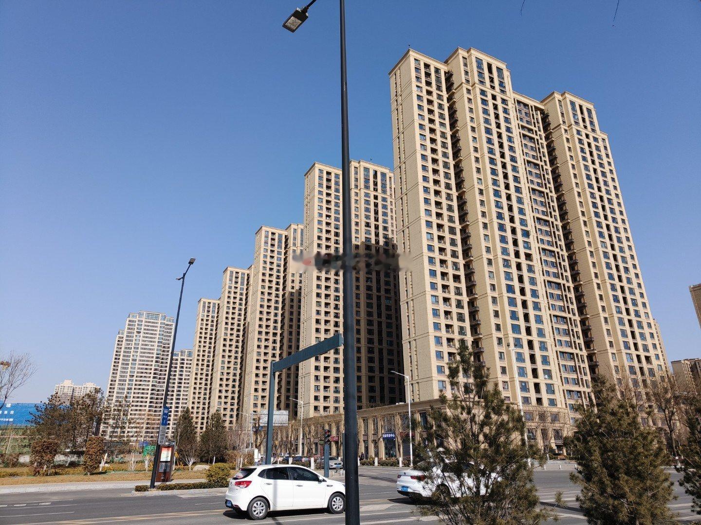 西安 今后西安郊区，这样33层的大高层，房价破万都很难。7-8k一平，将是常态。