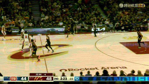 骑士超级球星哈登真是让人赞不绝口！在今天骑士主场迎战活塞的强强对话中，当时比赛进