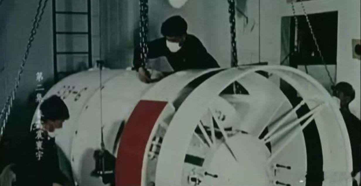 1967年6月17日上午8点20分，由徐克江机组驾驶的轰六甲型战机在新疆罗布泊上