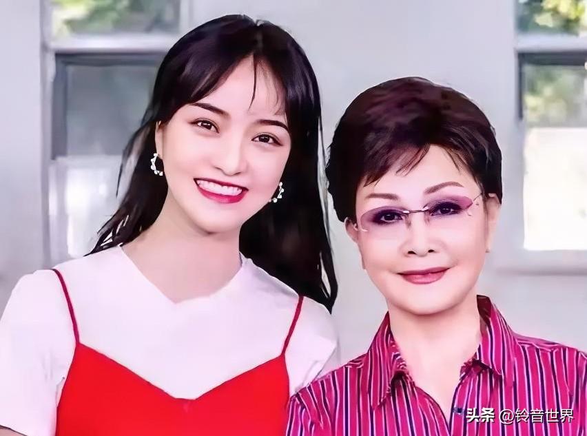 这真的是老艺术家的女儿肖一吗？简直比明星都要漂亮和惊艳。美丽灵动会说话的大眼睛，