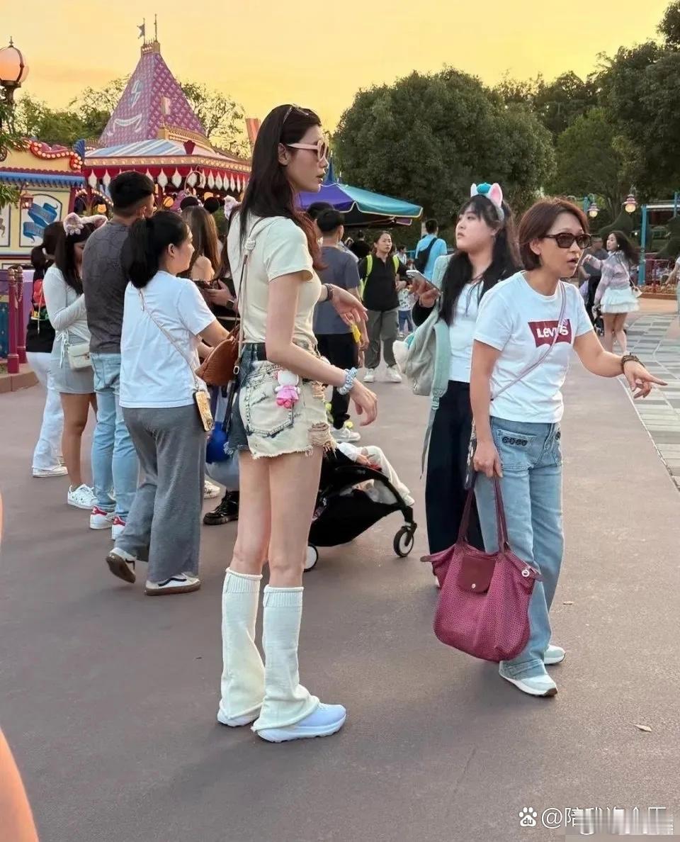天啊，奚梦瑶现实中真的好突出，难怪何猷君会倾心与她。（转） ​​​