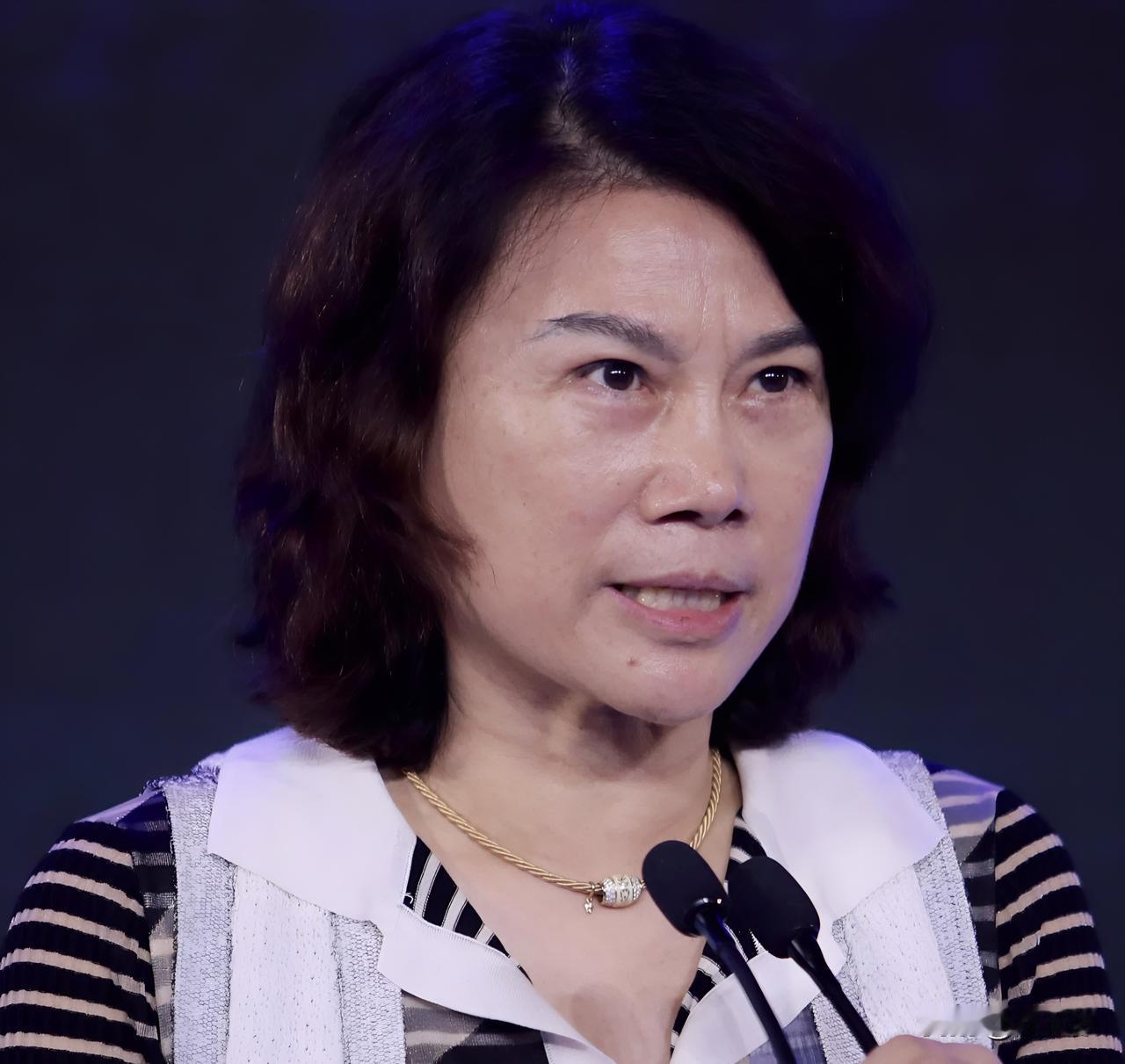 董明珠着实是个狠角色，她那种对上不阿谀奉承、对下不仗势欺人的处事风格，着实令人钦