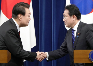 【时隔近四年，日本将韩国拉回出口“白名单”】继韩国4月将日本重新纳入享受出口手续