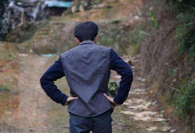我想如今社会上生活得最为艰难、压力最大的就是：前两年高位接盘买房的我们这些中年老