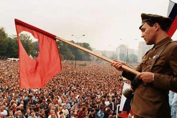1991年，随着苏联的解体，200多名乌克兰军工专家选择了来到中国，为中国的军事
