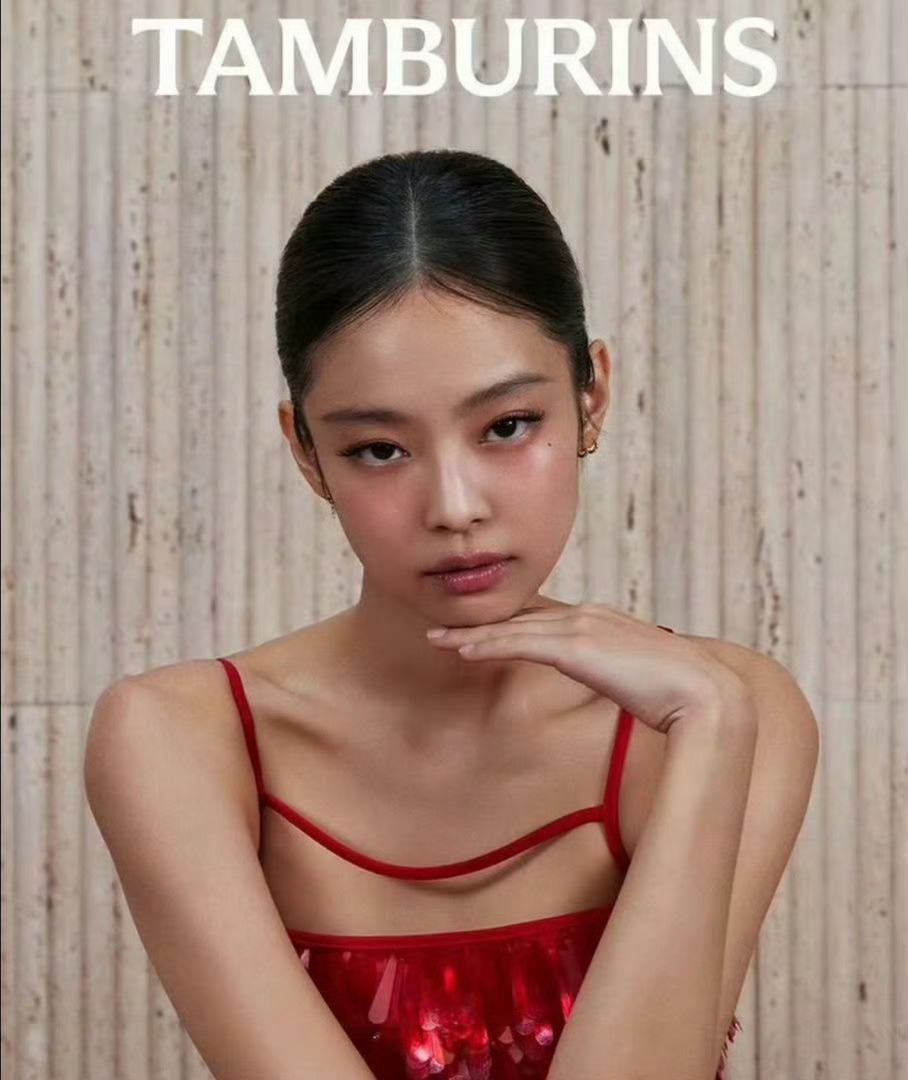 Jennie对于做女装的完全财神奶还有线下好多女装店铺都贴这个小妮的放大版海报哈