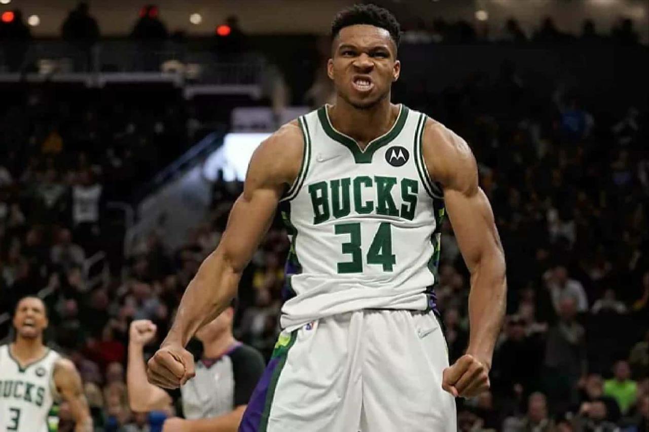 字母哥没被交易是雄鹿最大的失误，夏天要后悔

雄鹿交易截止日没送走字母哥，管理层