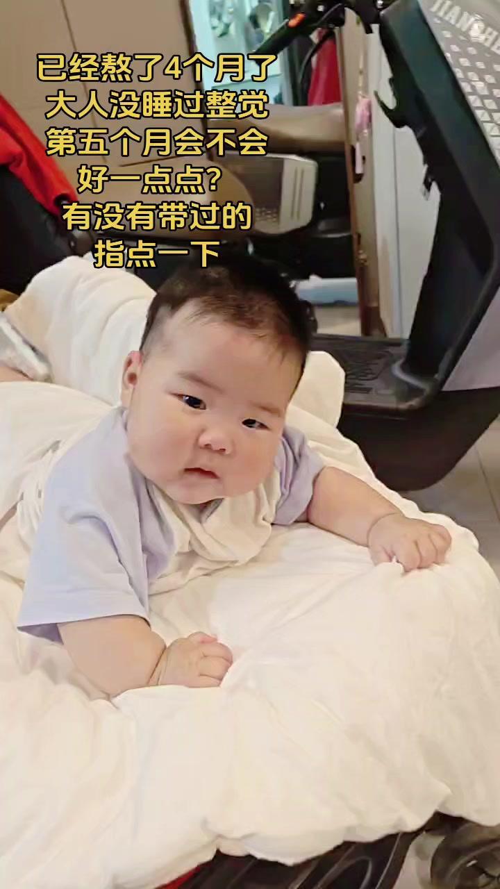 🎈每天推小醒宝出门溜达，阳光洒在他笑盈盈的脸蛋上，连风都变得温柔。他坐在安全舒