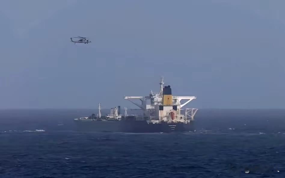 美军公然在公海抓扣俄罗斯“水手号”油轮，严重羞辱了俄罗斯。如果俄罗斯选择忍气吞声