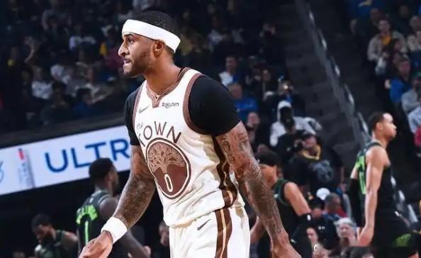 佩顿大爆发，19分11篮板3助攻，没想到今天库里不打，他成了最关键的球员，每次上