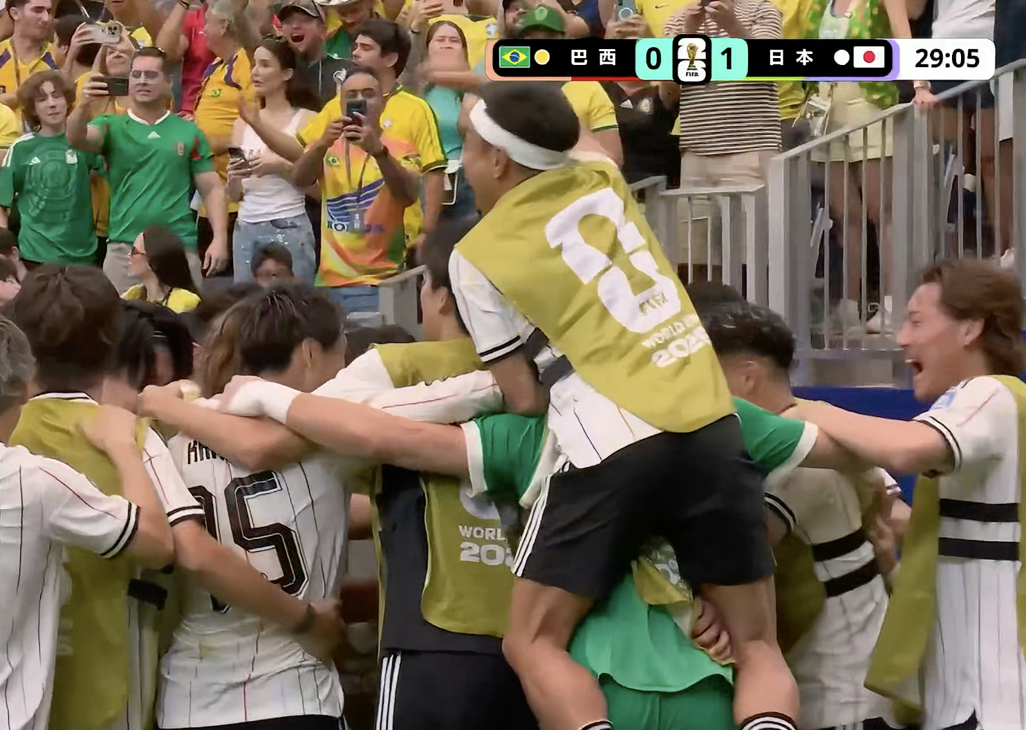 巴西vs日本世界杯 佐野海舟一条龙破门日本领先巴西 第29分钟，巴西传球失误，日