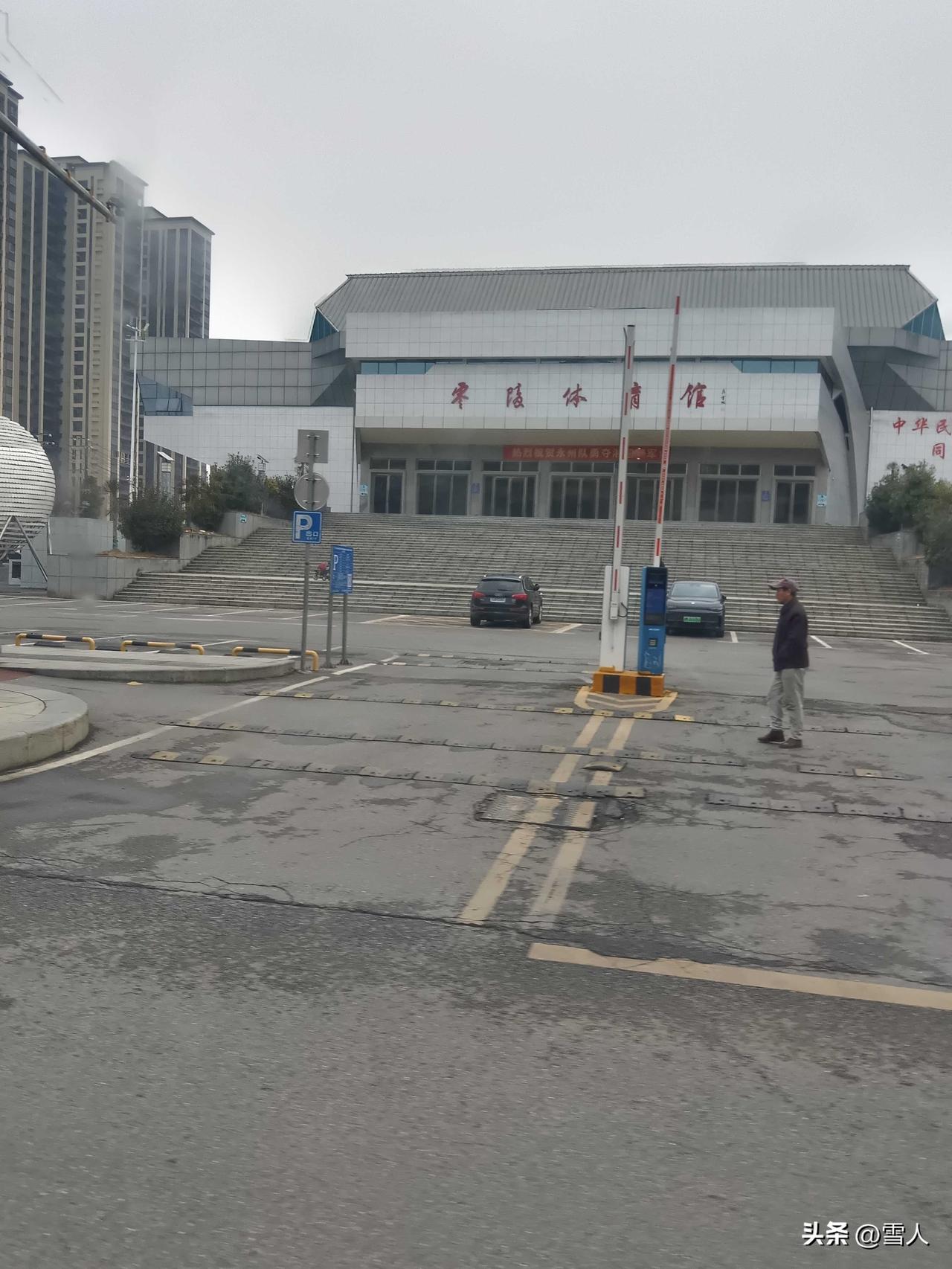 骑自行永州马拉松陪跑记
朋友报名了永州首届马拉松，我成了他最忠实的陪跑者。清晨六