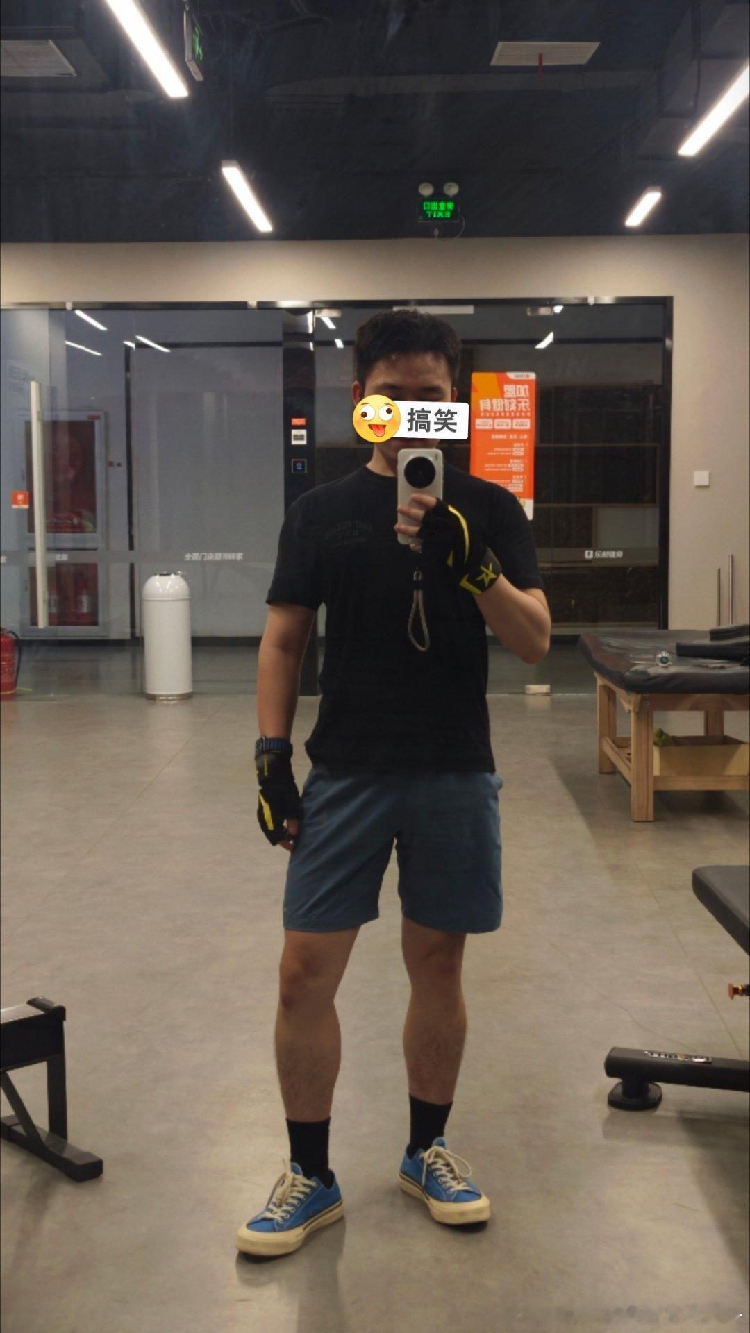 微博贴纸 基本不练臀腿，今天练了臀，希望蟠桃能变蜜桃吧[yeah] ​​​