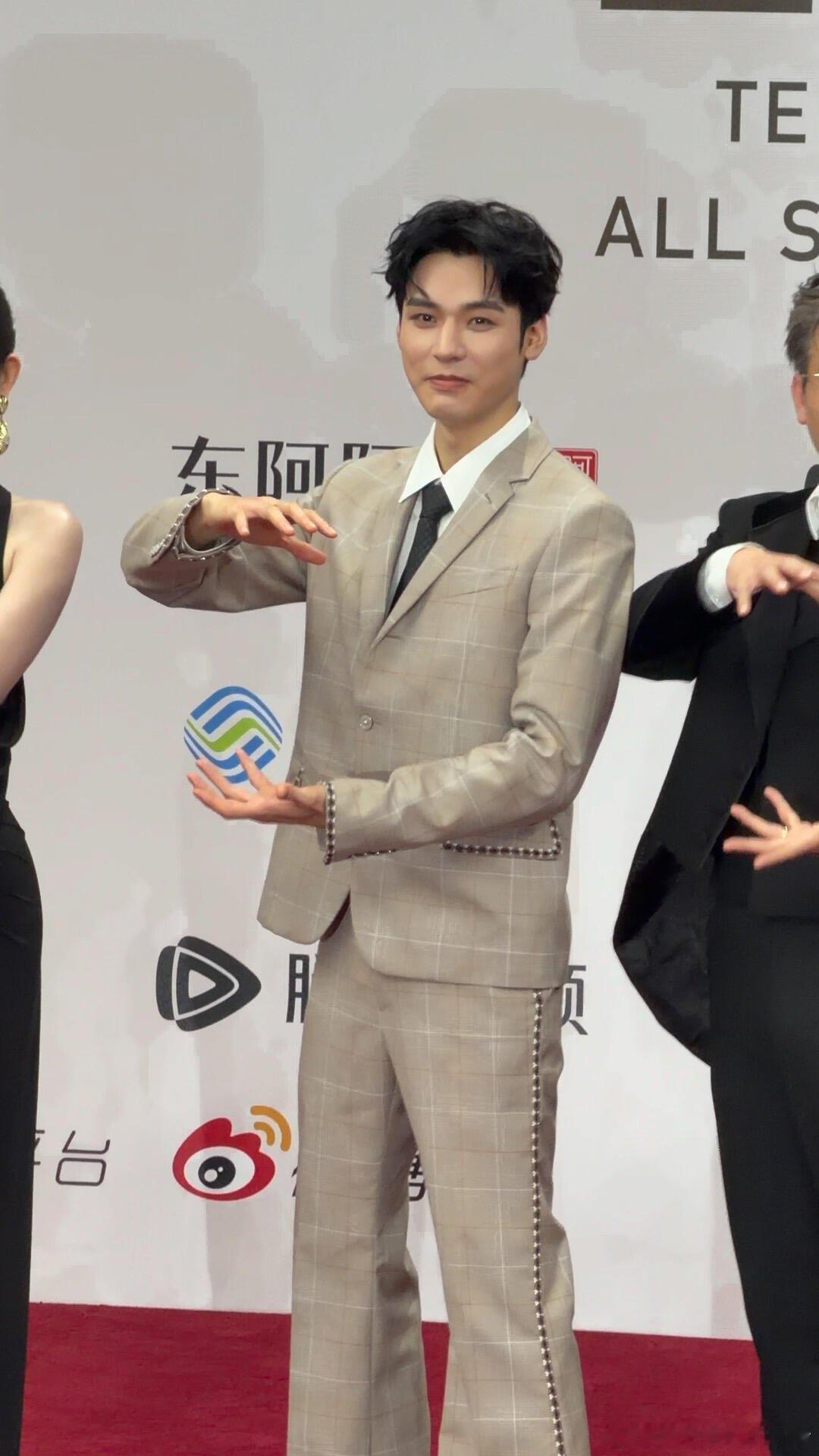 龚俊、刘宇宁、张凌赫星光大赏红毯生图状态 