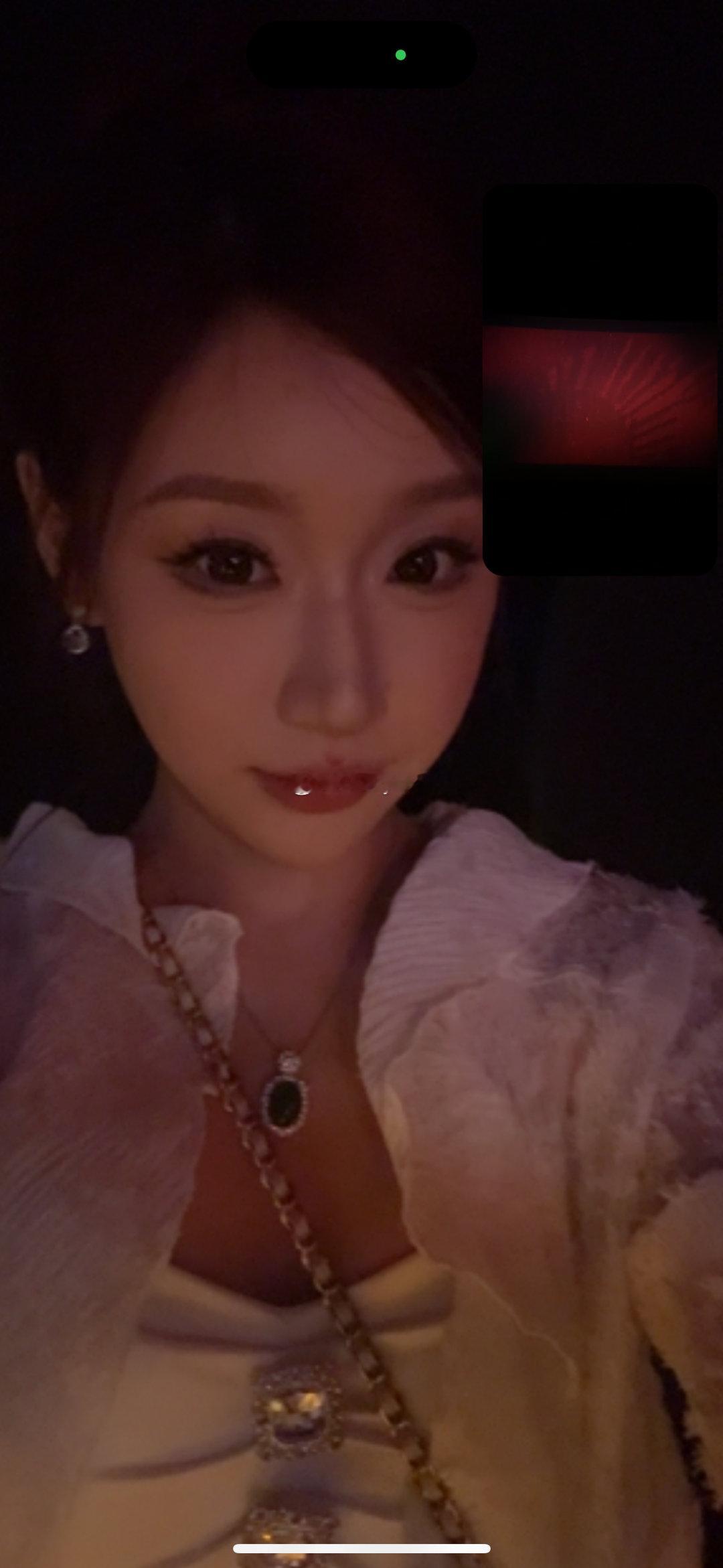 化妆师化的就是……好看 自己画的就是不知道哪里跟她不对 ​​​