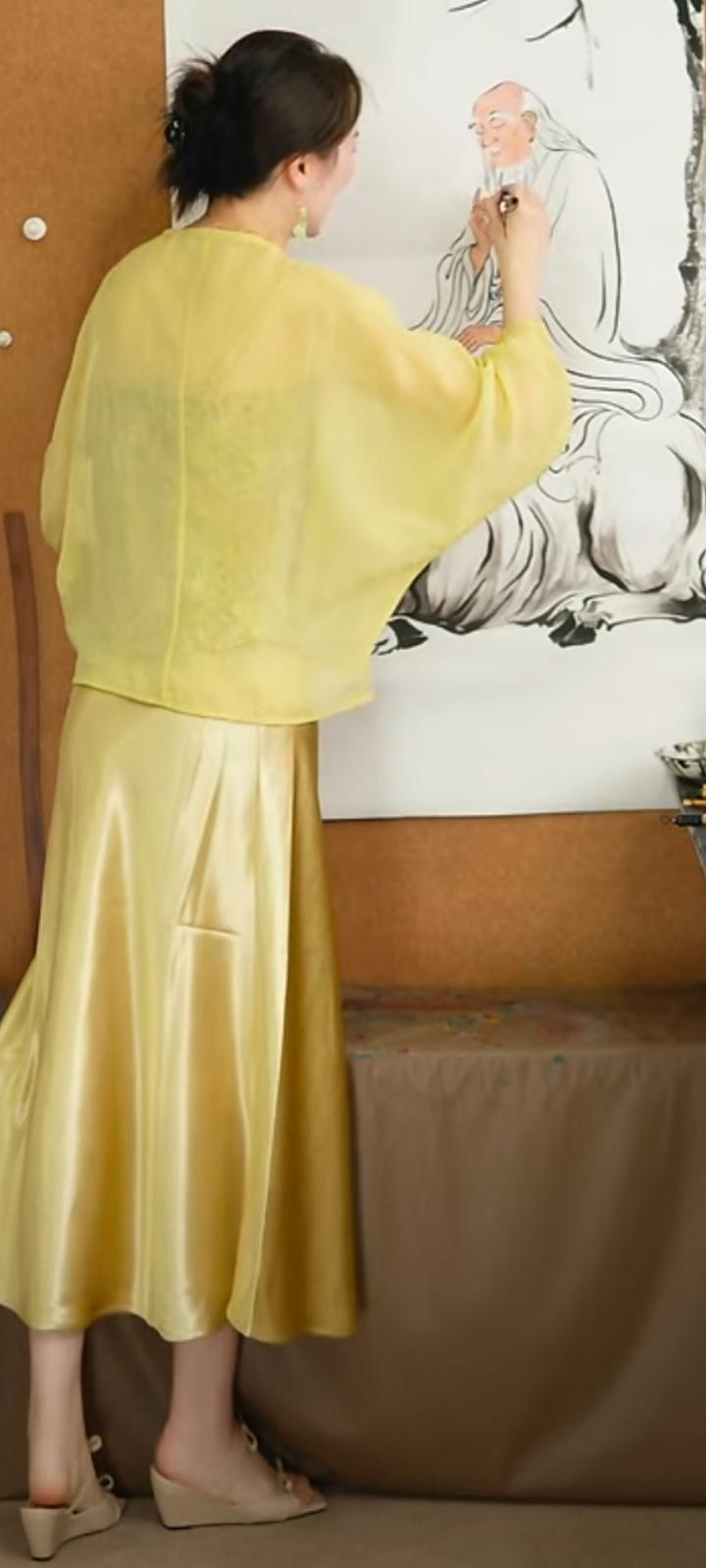 . 我曾以为，爱情是轰轰烈烈的相遇。后来才发现，真正的爱情，是安安静静的相处。是