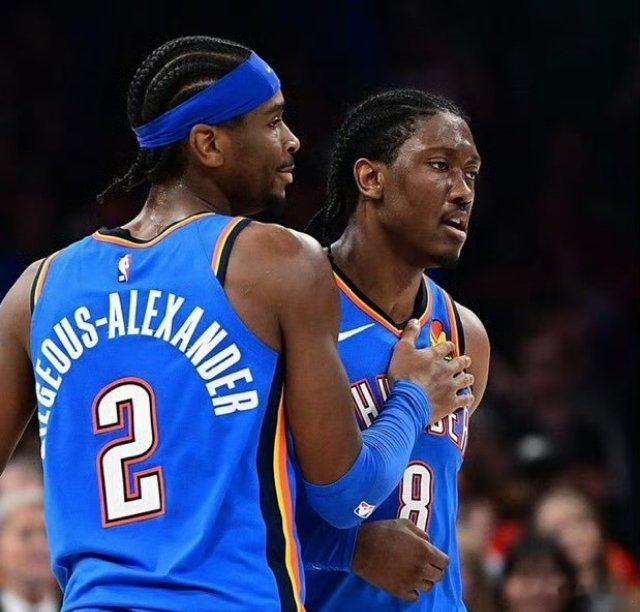 布克在采访中谈到了雷霆队强硬的防守“雷霆的防守秘密逐渐人尽皆知了。他们会迫使对手