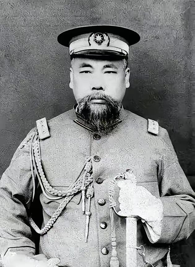 1911年11月3日，江苏巡抚程德全深感清王朝已无可救药，为了避免战争，他剪去发