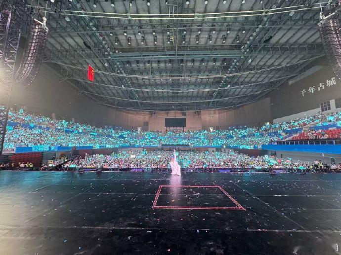 救命！这些碎片里藏着太多回忆，谢谢18岁努力又真诚的你，生日快乐，往后余生一路同