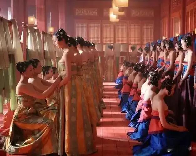唐僖宗时，皇宫里放出大量超过三十岁的宫女。有个才情出众的宫女嫁给了一个穷书生，婚