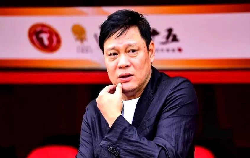 某大将军得罪了苏超球迷。

某足球队0：1负于印尼队后，有网友提议让南通队上场。