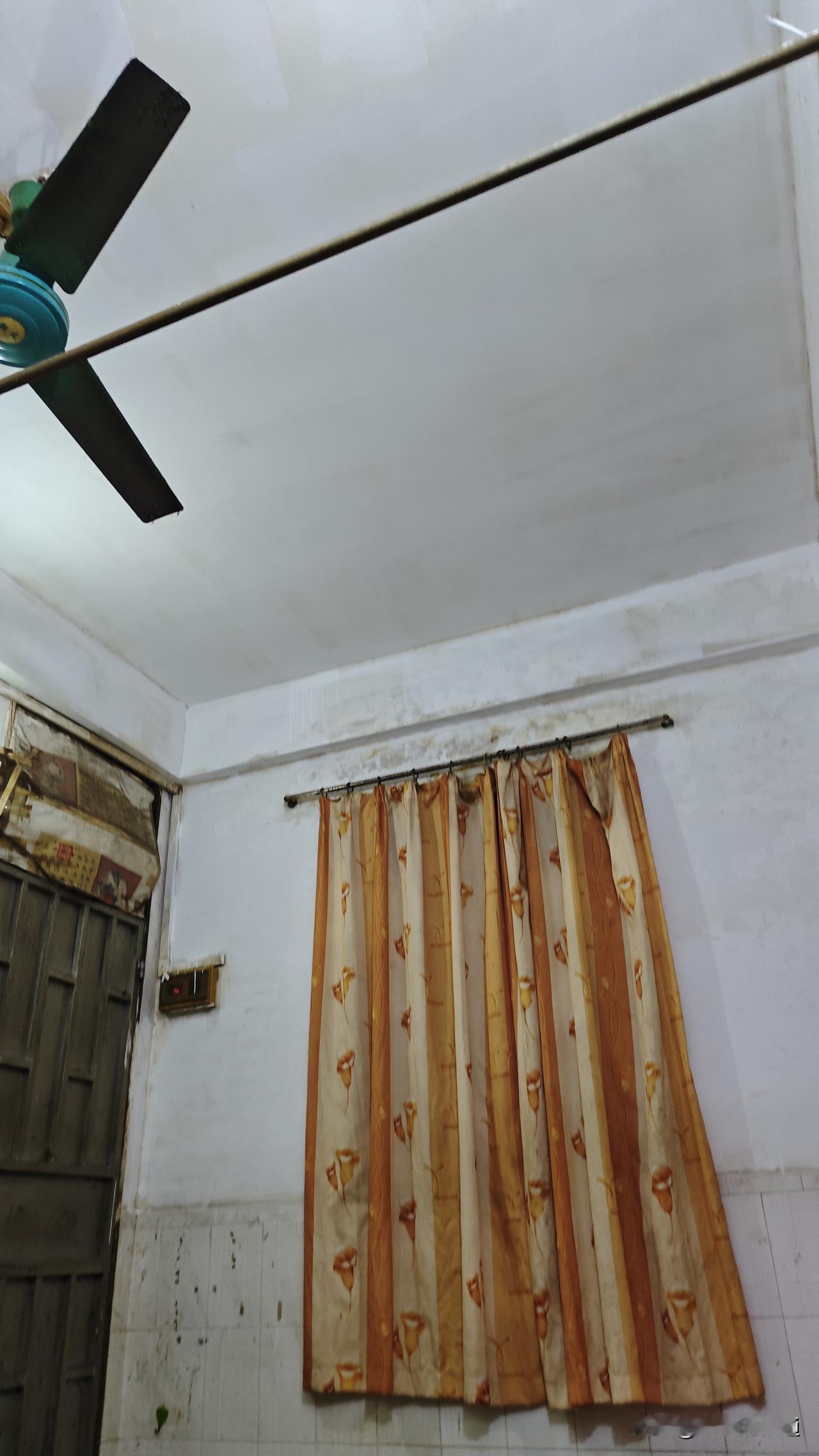 一转眼来新塘太阳城日结基地这里一个礼拜了。期间干了几个活，挣了千把块钱。目前住在